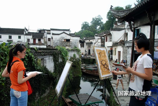 　　9月13日，座落在婺源縣秋口鎮(zhèn)李坑村“小橋、流水、人家”創(chuàng)作寫生基地的李坑章文灑店農(nóng)家樂。