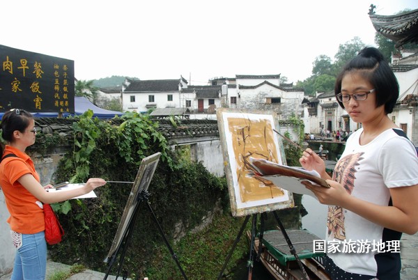 　　9月13日，座落在婺源縣秋口鎮(zhèn)李坑村“小橋、流水、人家”創(chuàng)作寫生基地的李坑章文灑店農(nóng)家樂。