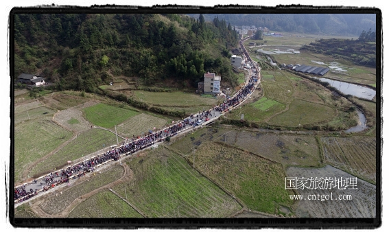 1700桌合攏宴，總長3.7公里，10380人同桌就餐，創(chuàng)歷史之最