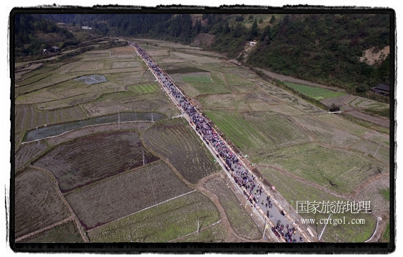 1700桌合攏宴，總長3.7公里，10380人同桌就餐，創(chuàng)歷史之最